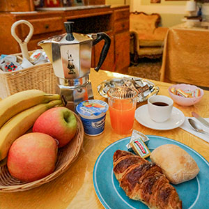 Italian breakfast consists of coffee with bread or rolls